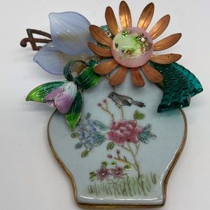 Stunning piece of art brooch by Joli Jewelry